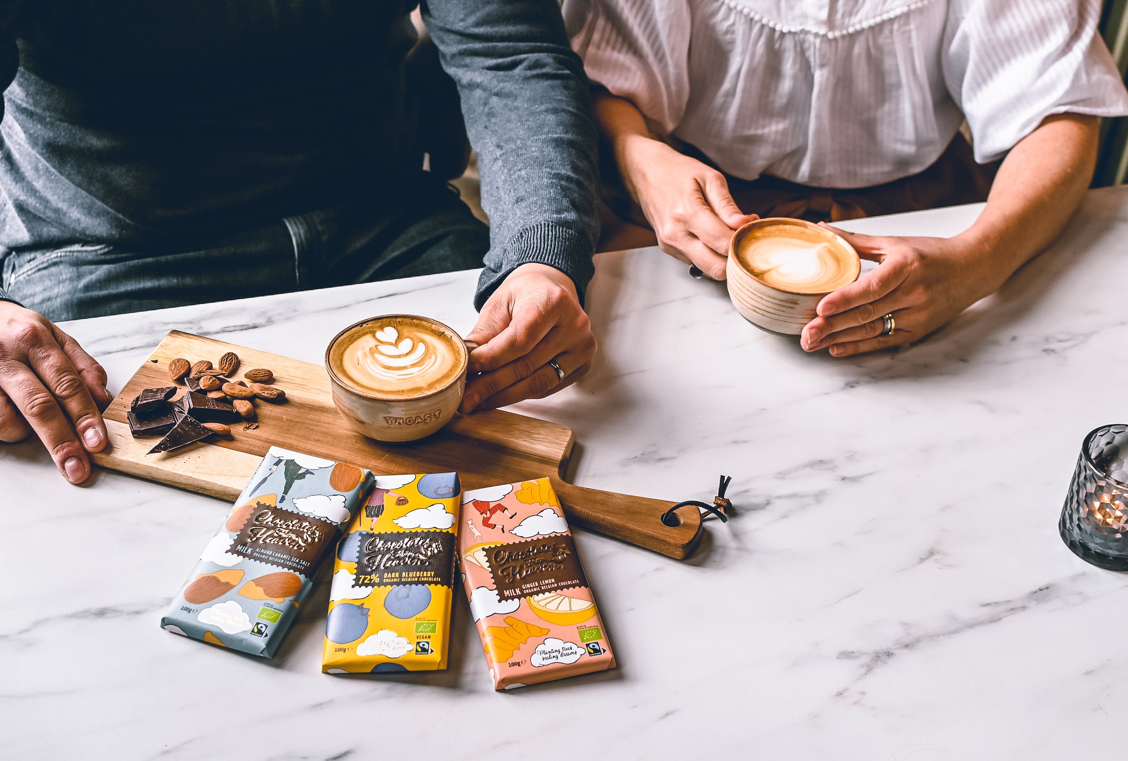 Chocolates From Heaven Pure belgische organische chocolade 72% bosbes blueberry melkchocolade gember en citroen ginger lemon tablet bio fairtrade koffie