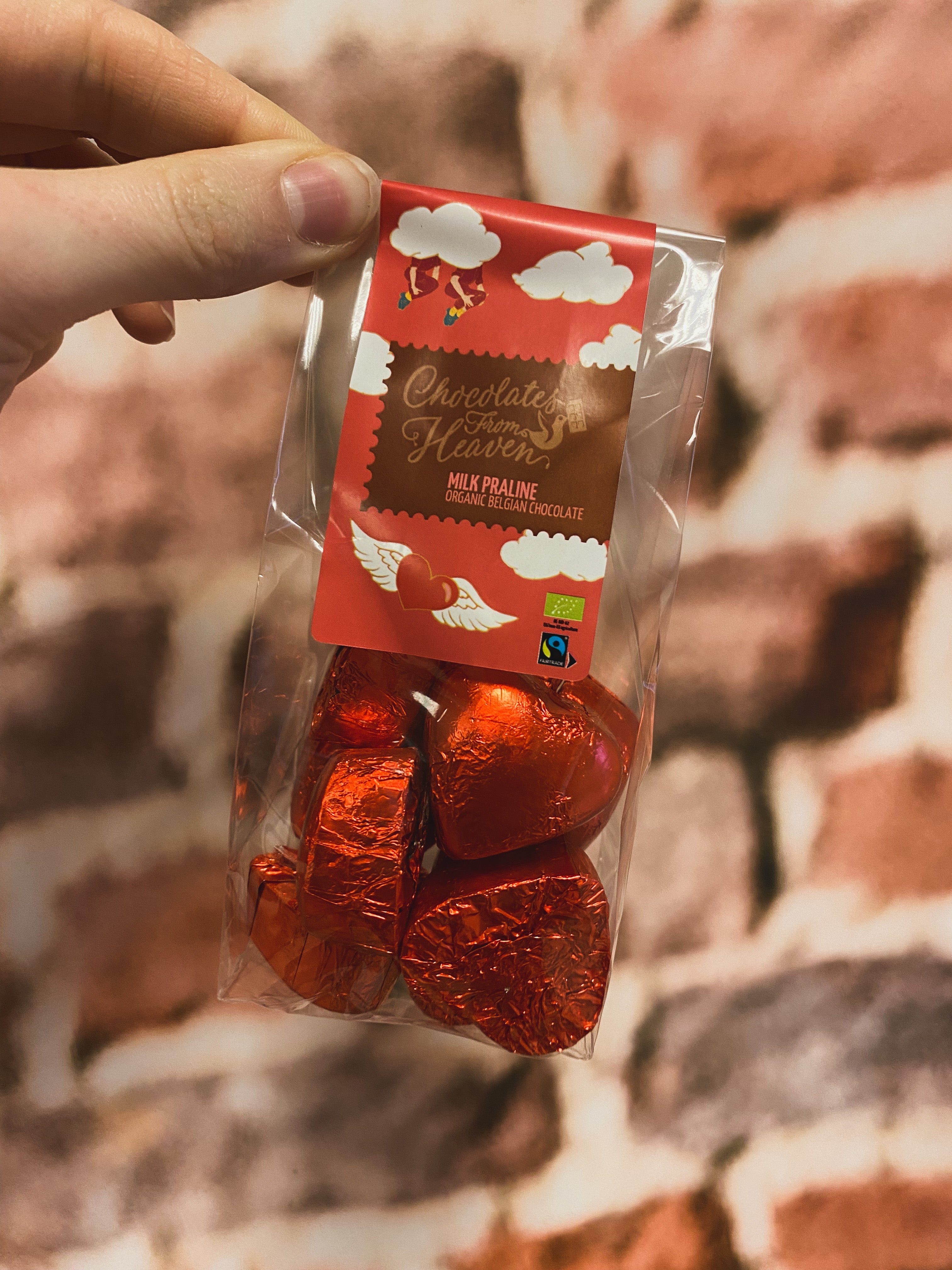 Chocolates From Heaven melkchocolade praline praliné Belgische organische chocolade melk hartjes hartjeschocolade valentijn bio fairtrade sweet hearts geschenk rood