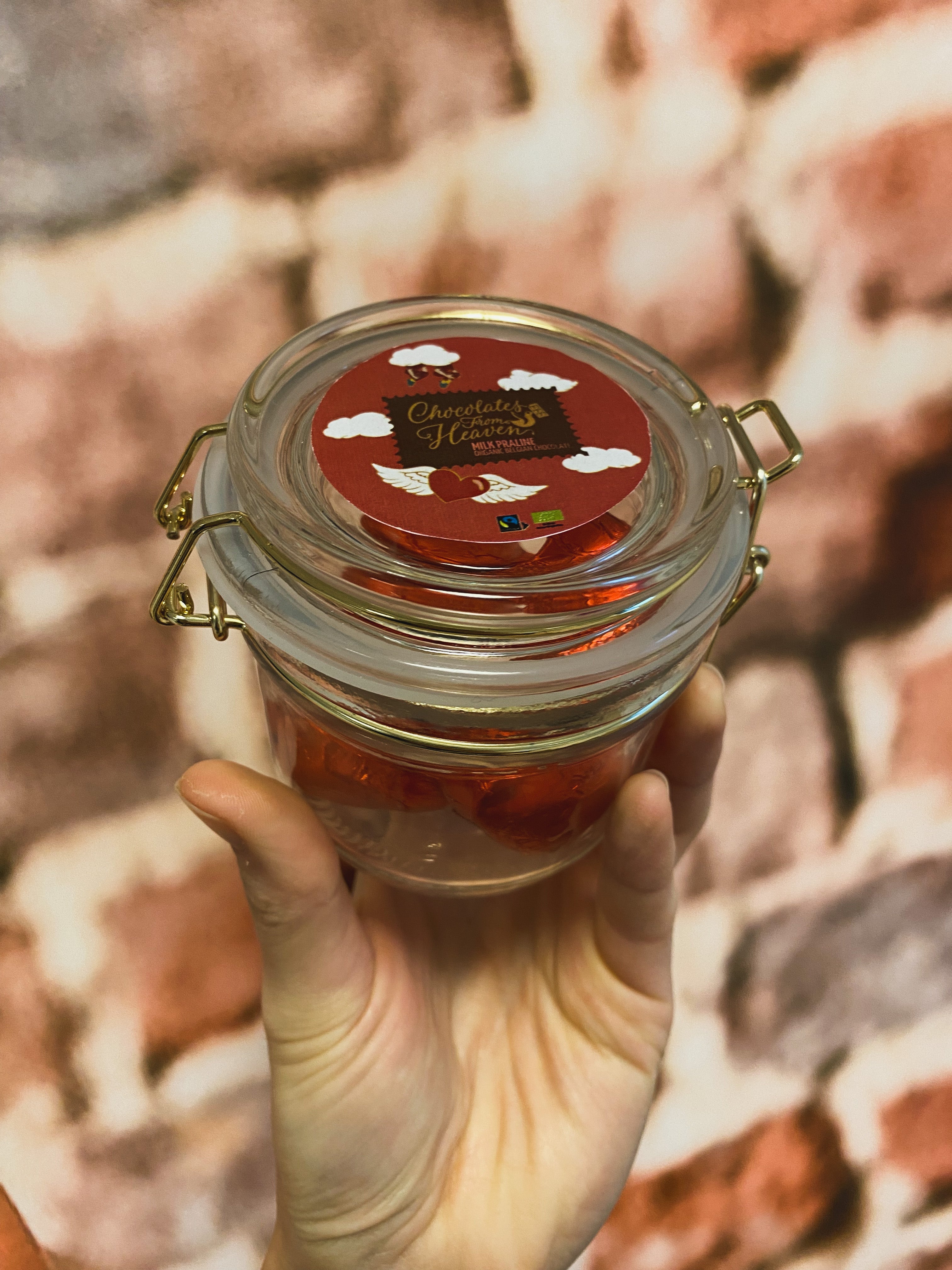 Chocolates From Heaven melkchocolade praline praliné Belgische organische chocolade melk hartjes hartjeschocolade valentijn bio fairtrade sweet hearts jar